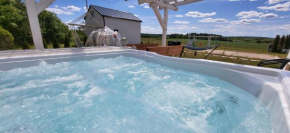 Domek z prywatnym duzym jacuzzi i sauna Przystan pod niebem